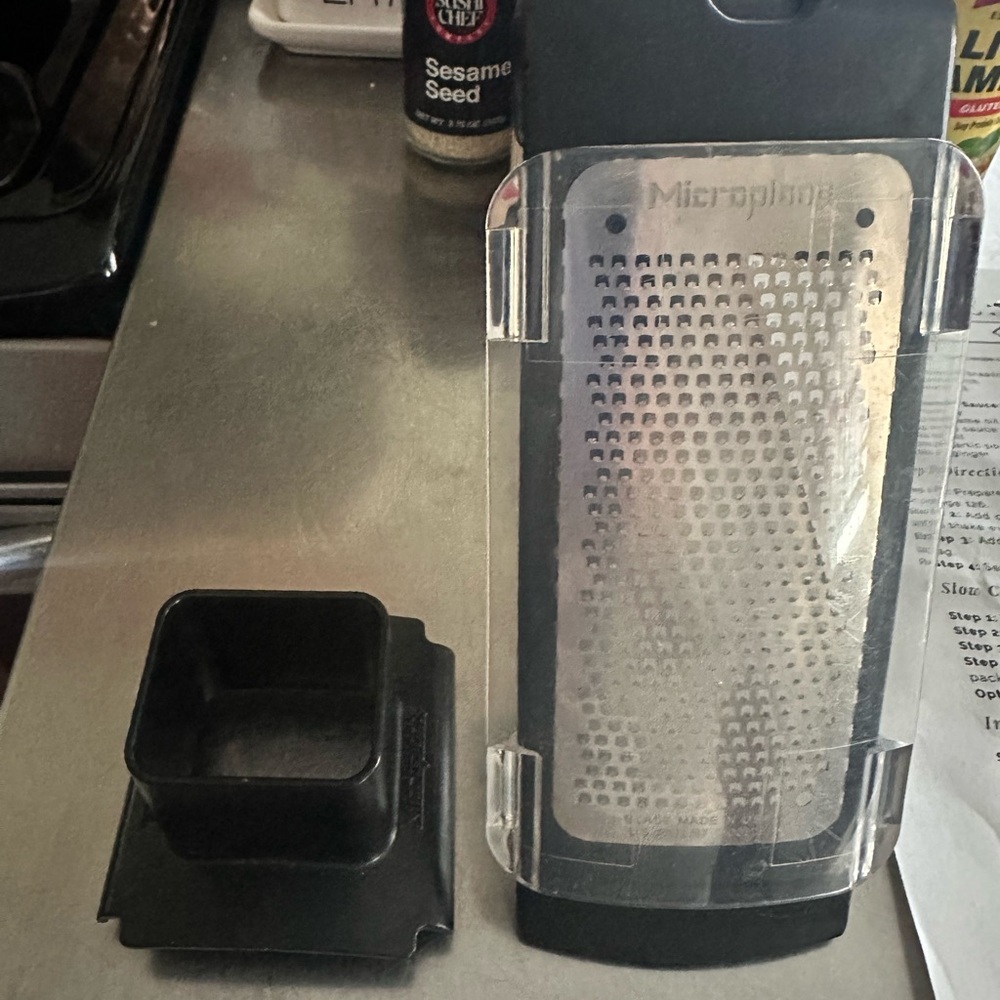 The Pampered Chef Black Grater Set